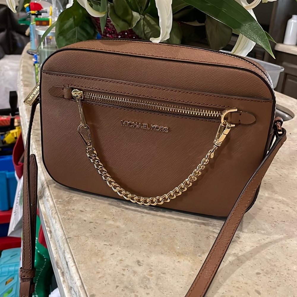 Michael Kors Crossbody purse with chain